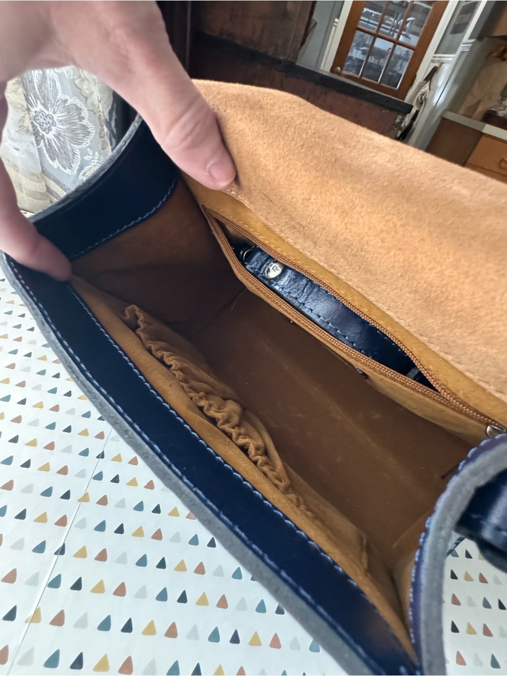 Shoulder Bags - Picture 11 of 12